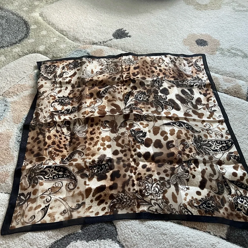 Oscar de la renta small 20.5 by 20.5 inches scarf